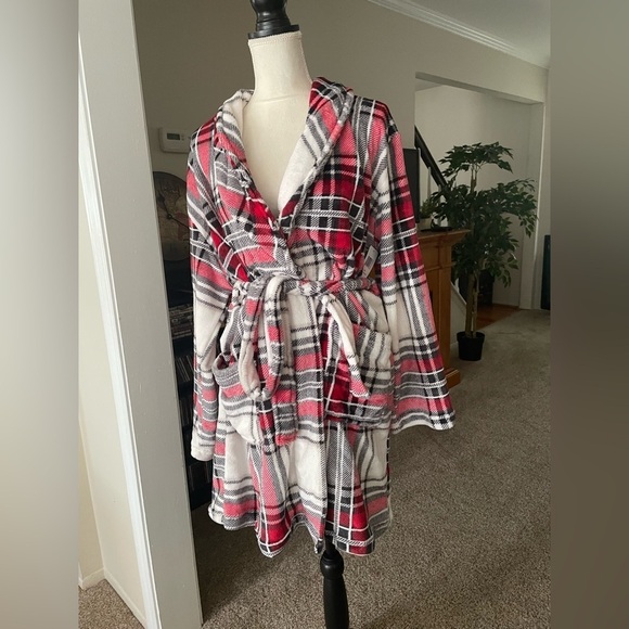 Mythology Plaid Robe One Size Fits All NWT - Picture 1 of 9